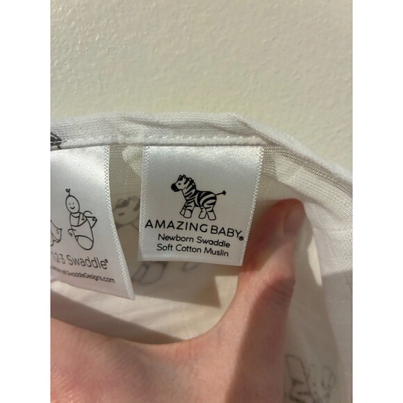 NWOT Amazing Baby Muslin Zebra Swaddle Blanket - Picture 3 of 4